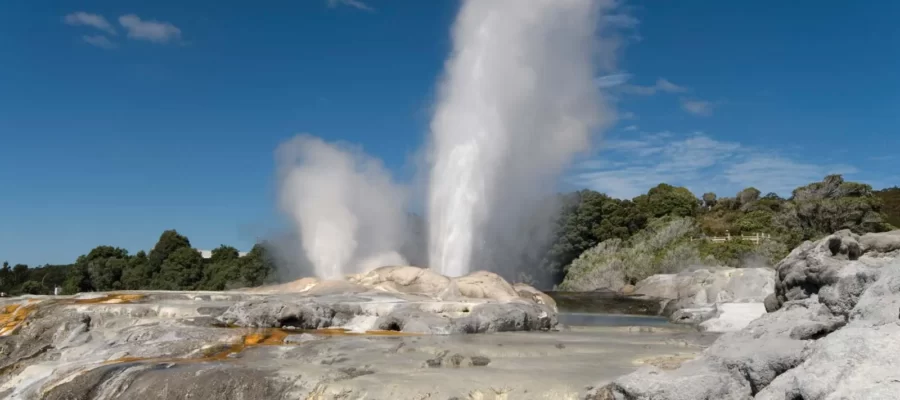 Geysers-area-Wai-O-Tapu-New-Zealand-Rotorua