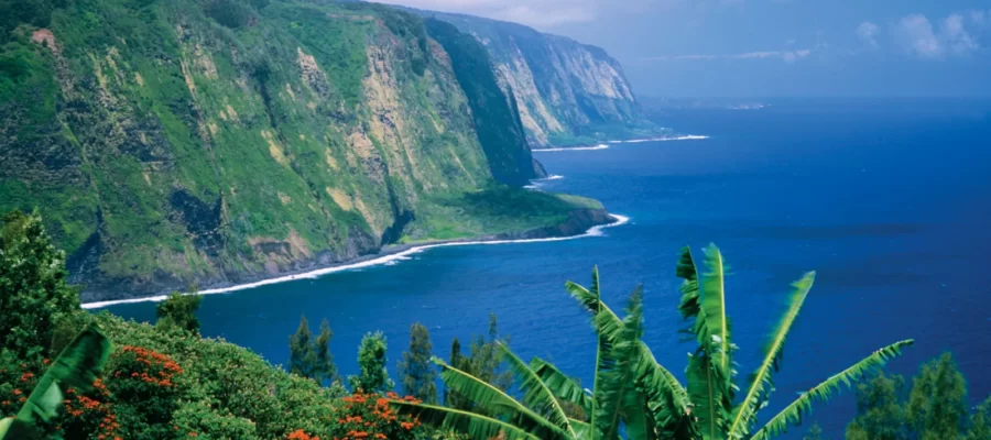 Hawaii-cliffs-state-waters-Tourists-Pacific-Ocean