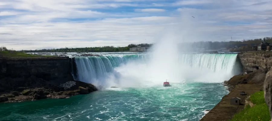 Niagara-Falls_GettyImages-959566100