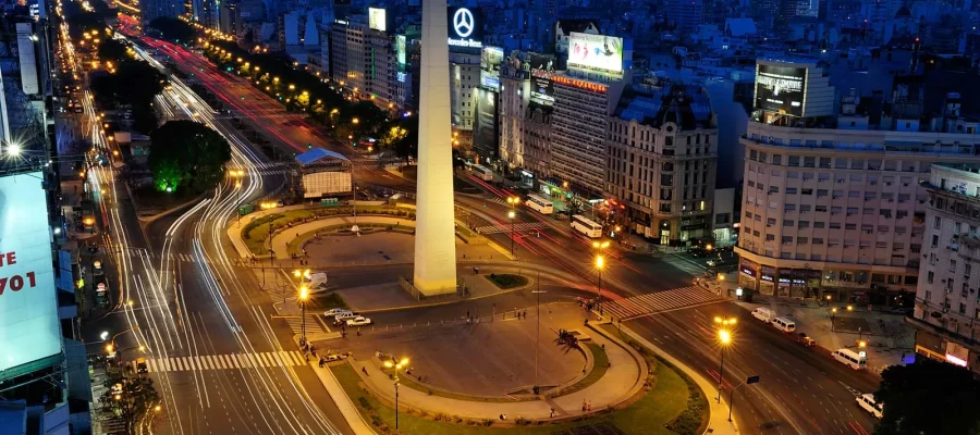 Night-view-obelisk-Buenos-Aires