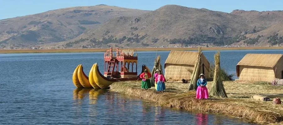uros-islands-lake-titicaca-ezgif.com-jpg-to-webp-converter